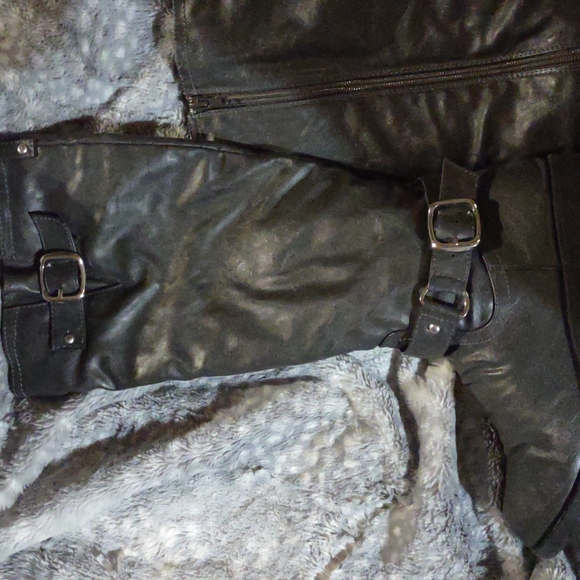 Boots - Picture 2 of 4